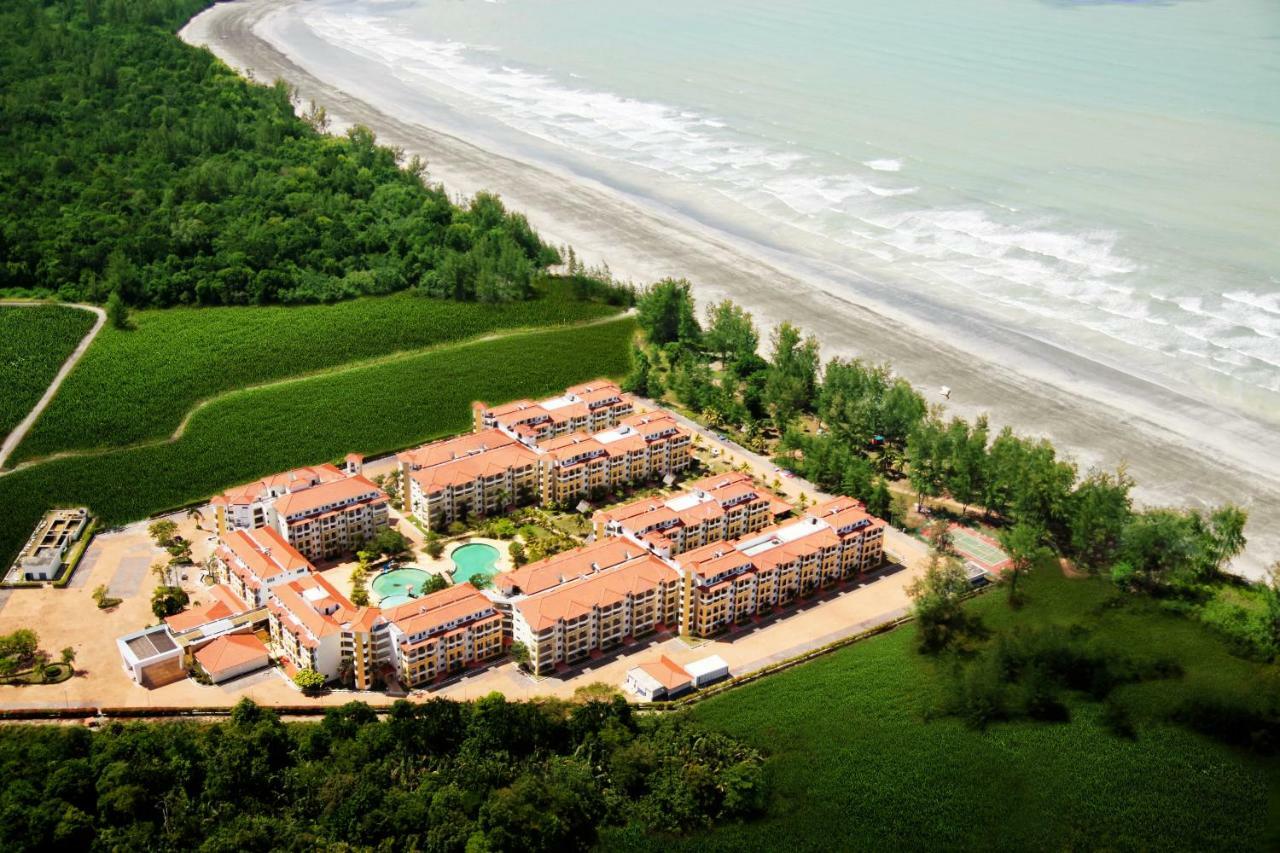 Tiara Desaru Resort Kültér fotó